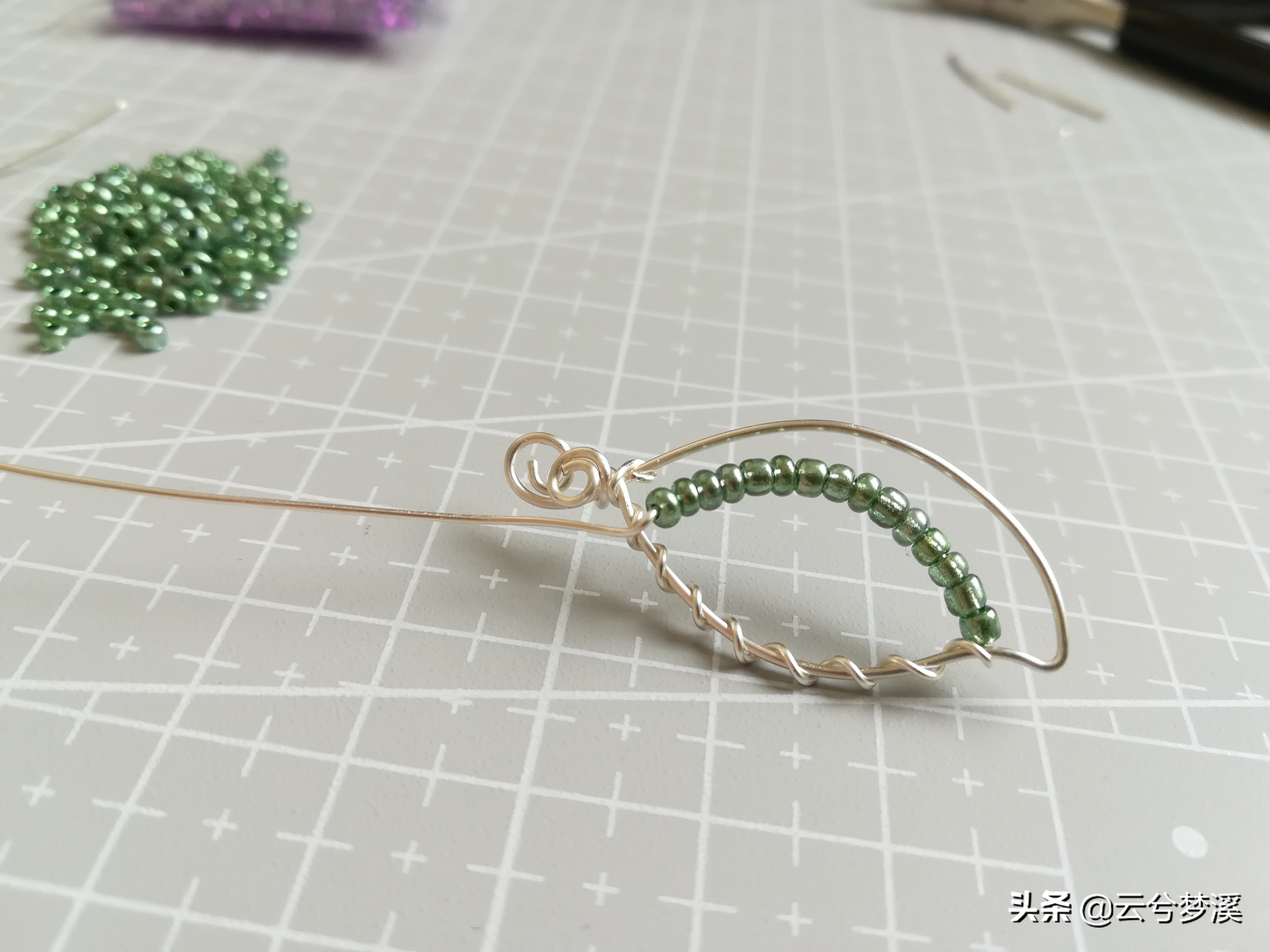 制作一片绿叶将春色戴在身边,一起期待春暖花开