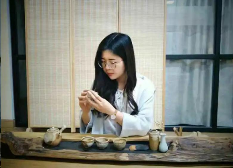 90后学霸创业6年融资近亿,90后女大学生创业卖曲奇