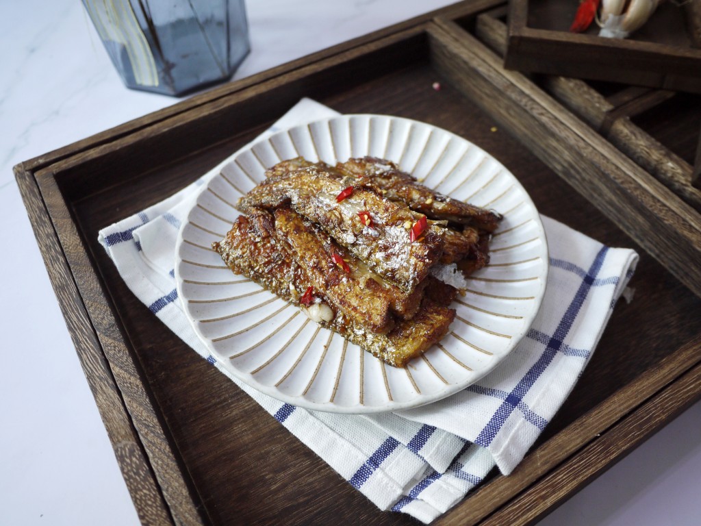 带鱼怎样去鳞最快最好的方法,带鱼怎么处理才不腥