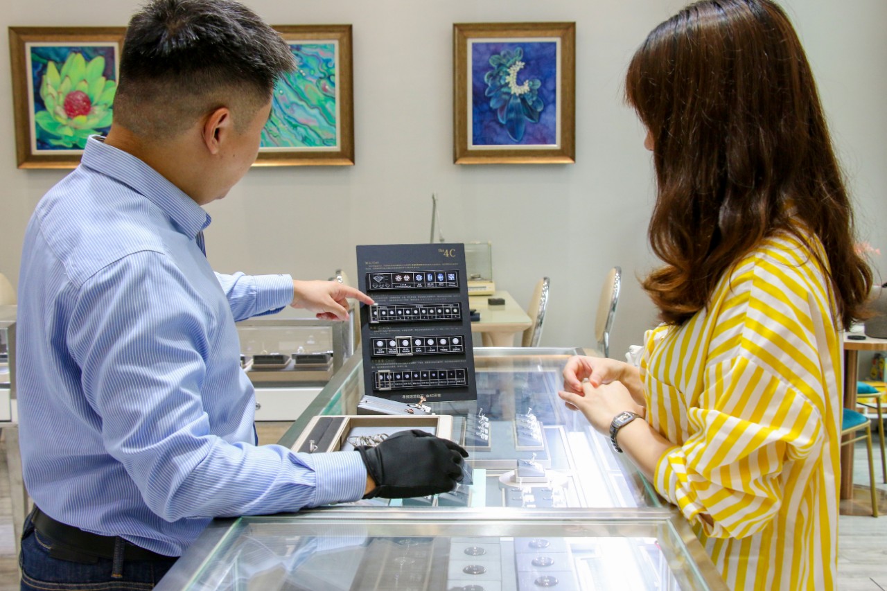 不要小看非漂IT男，他可能会进化成珠宝老板