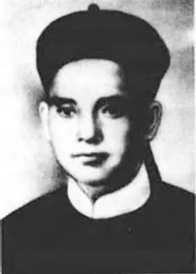 方伯谦丰岛海战无耻挂白旗，黄海再逃命撞沉友舰，舰长愤而自杀