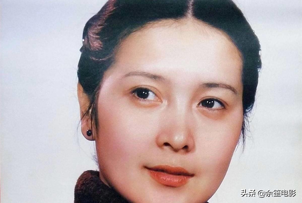 张伟欣年轻时照片,内地女演员张伟欣简介