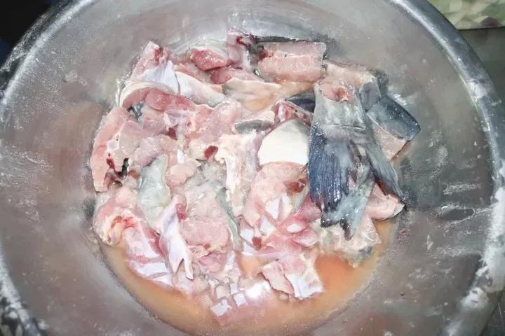 重庆泡椒鲫鱼制作方法,重庆泡椒酸菜的制作方法