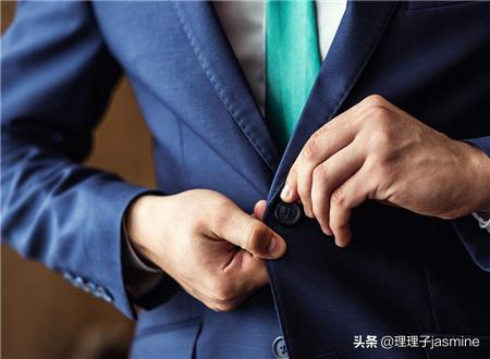 男士西装内搭如何穿出高级感,西装男士穿搭技巧穿大还是穿小