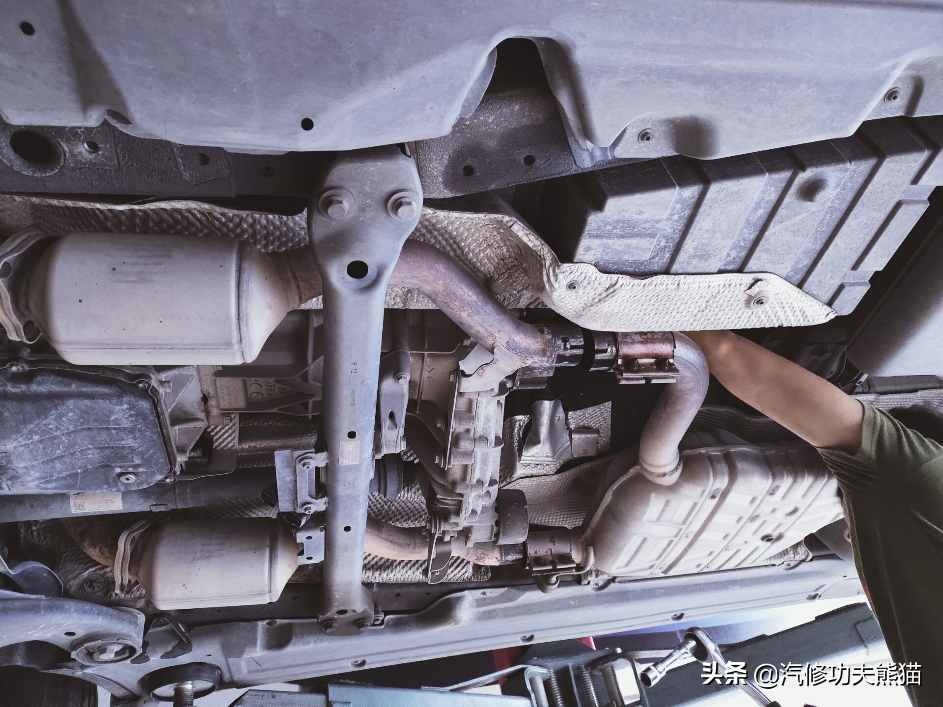 新款大众途锐烧机油吗,百万豪车为什么还烧机油