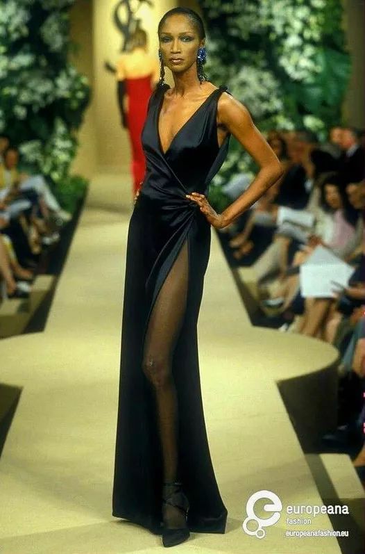 那个卖口红的YSL，教会女孩不色情的穿黑*袜丝**