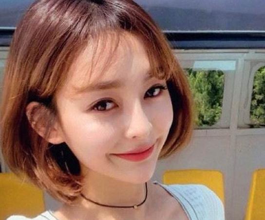 剪刘海教程法式八字刘海适合方脸,什么刘海能修饰脸颊还能露出刘海