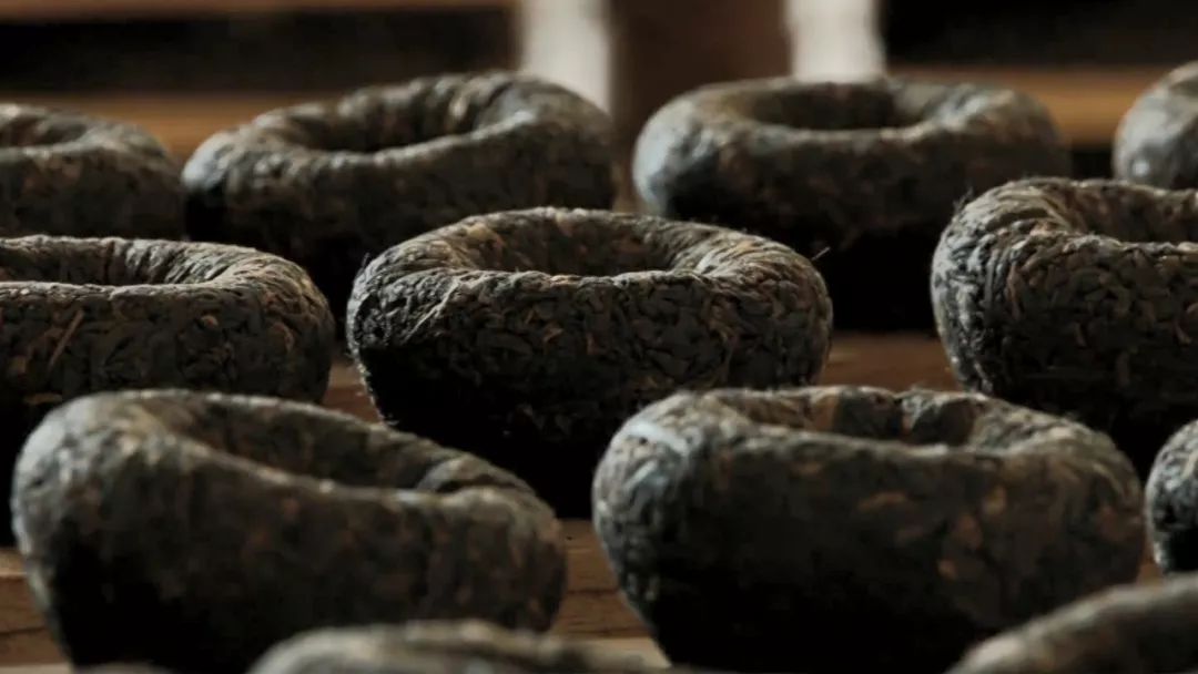 七子饼茶的历史背景,中茶牌七子茶饼铁饼