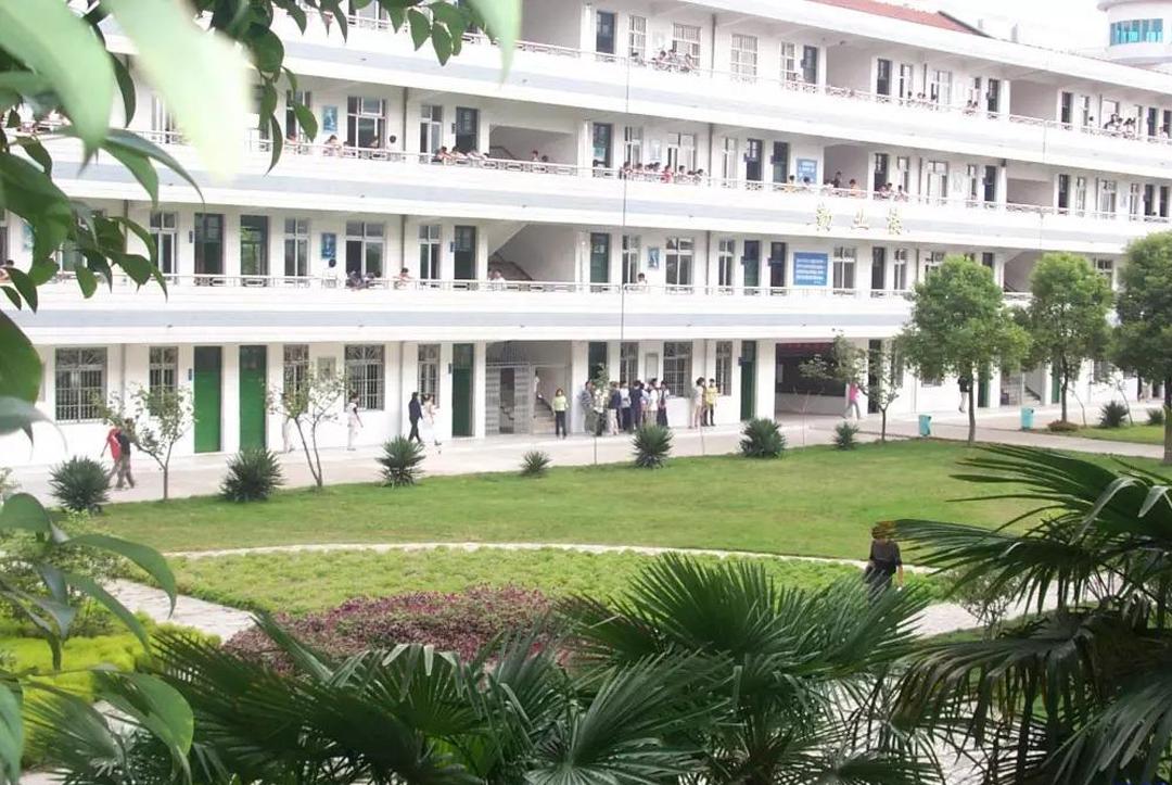 这里是天一中学老校区，如今美出了另一番境界