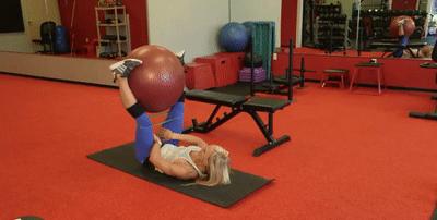 瘦大腿后侧赘肉一天速成,有效瘦大腿赘肉的减肥动作