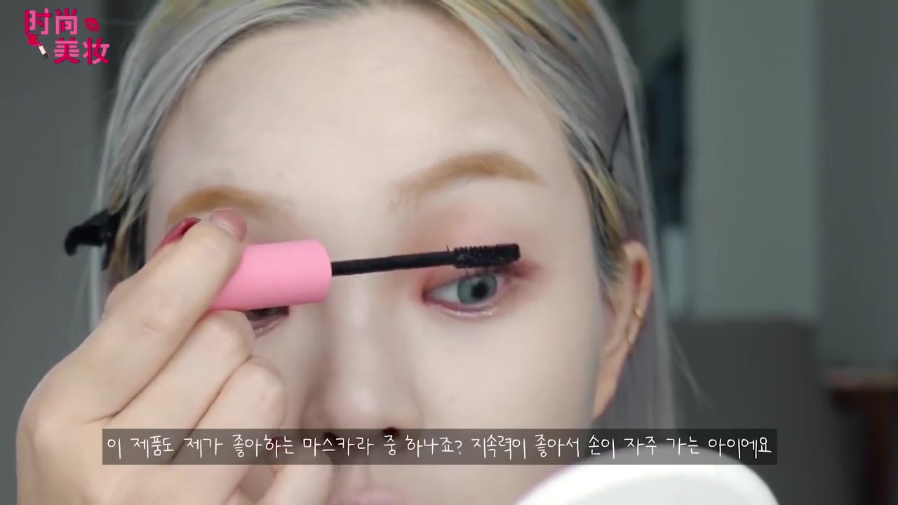 欧美妆教程蓝眼影,蜜桃色眼妆教程冬季暖心少女眼妆