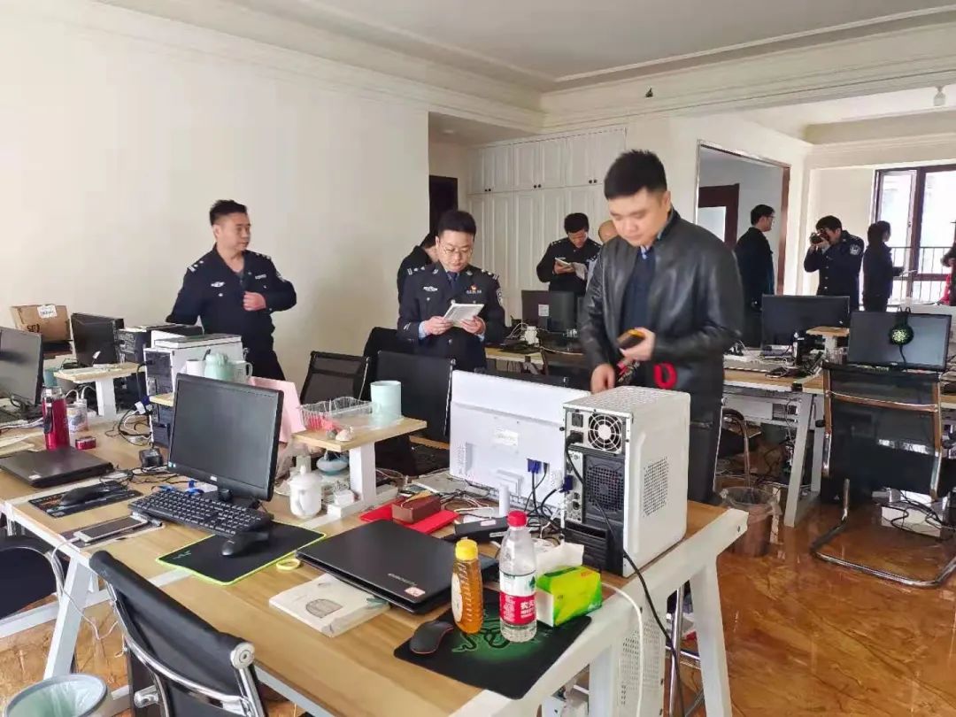 我为警旗添光彩,我为群众办实事安保