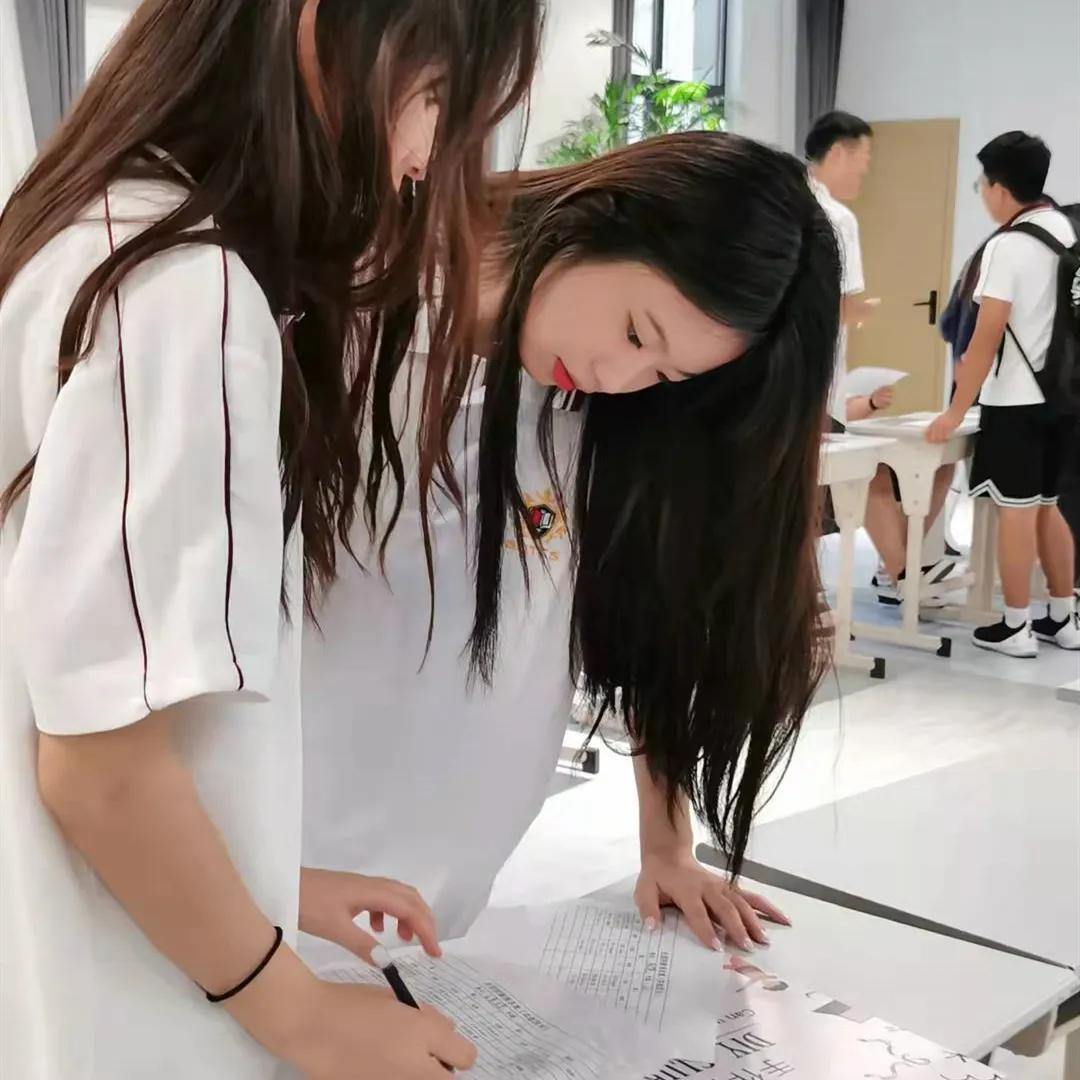 上海高藤致远创新学校社团招新现场:有趣的人,终会相遇