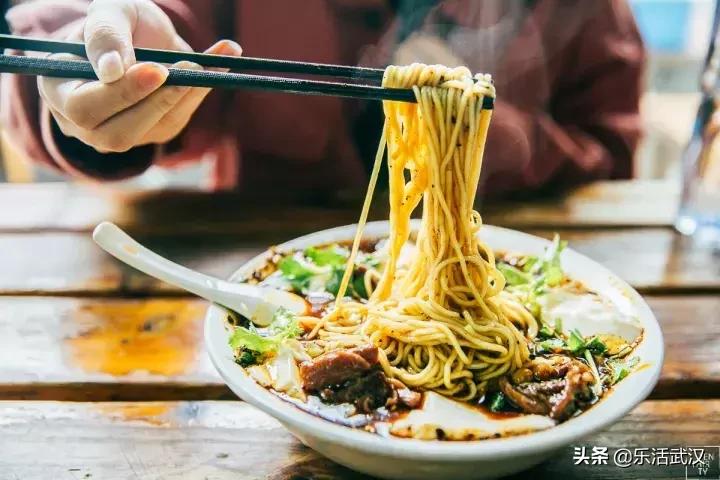 武汉美食牛肉面20块一碗,武汉好吃的老碗面