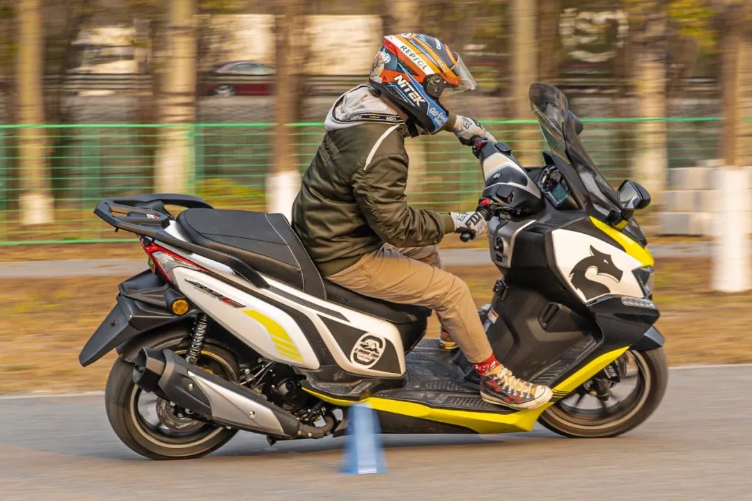 赛科龙rt3s大踏板摩托2024款,国产大踏板赛科龙rt3s推荐