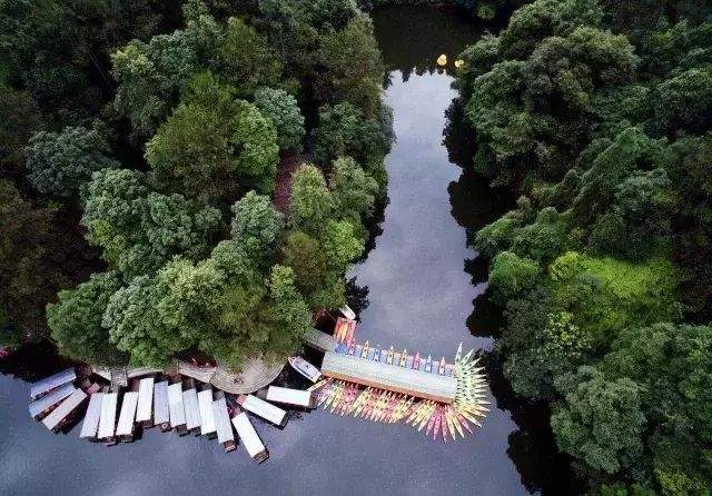 有着“九沟十八岔”的湖水和“水上迷宫”之称的石象湖生态风景区