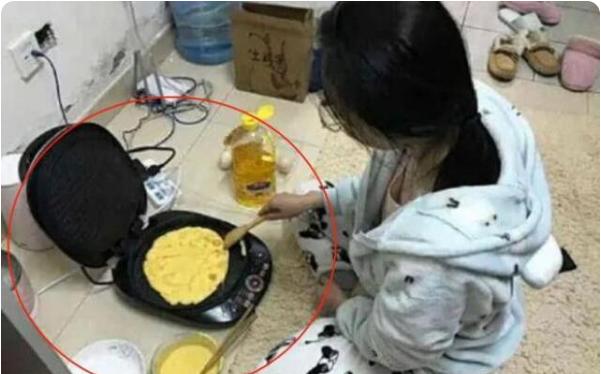 大学生查宿舍违规用品,宿管查违规电器