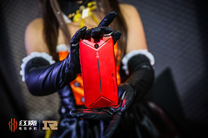 签谁谁就是冠军，红魔Mars我RNG-M飞车战队带来幸运加成