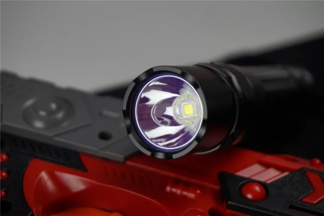 fenix菲尼克斯pd36r强光手电测评,fenixpd36rv2.0战术手电筒