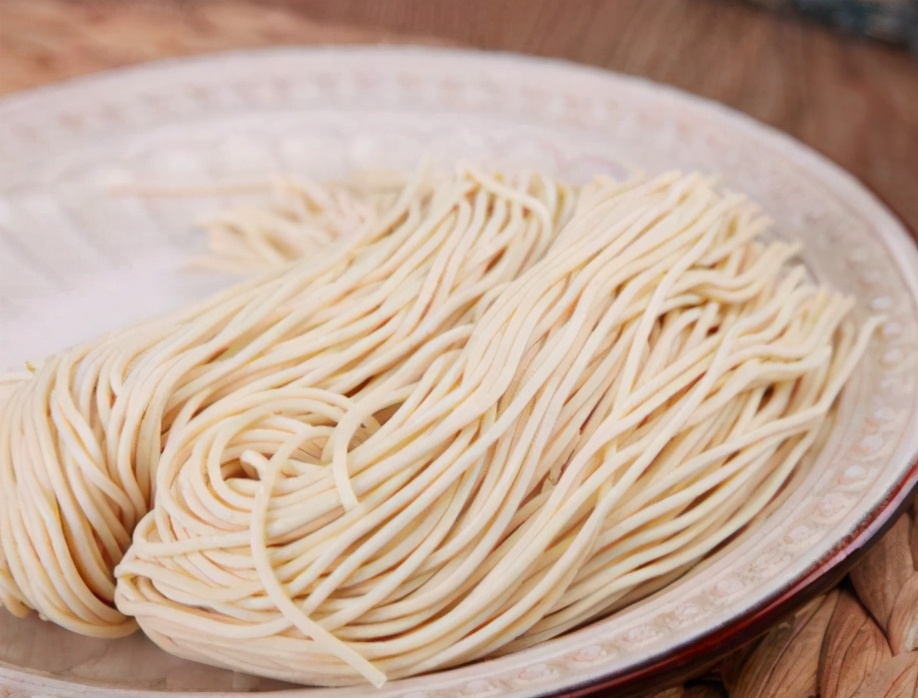 手擀面为什么一煮就断,手擀面条怎么筋道不易断