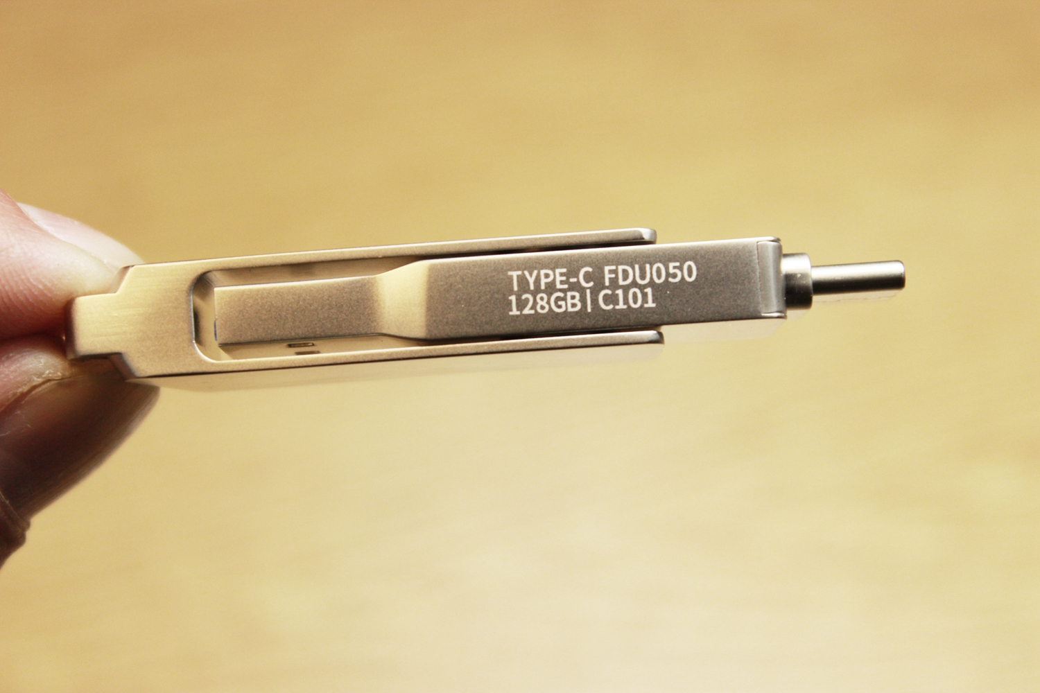 电脑内存不够能加移动u盘,飚王固态u盘质量好吗