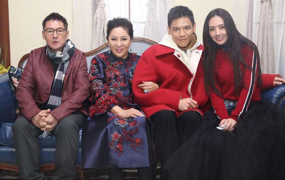 10位“浪荡”的富二代,个个换女友如换衣服,王思聪只是小萌新