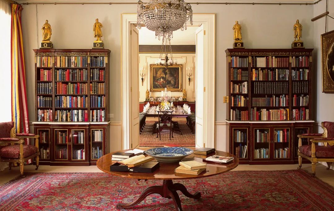 查尔斯王子走进白金汉宫,查尔斯王子苏格兰城堡