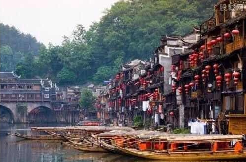 悠悠沱江:渔夫点亮边城夜,灯火照得凤凰醉!