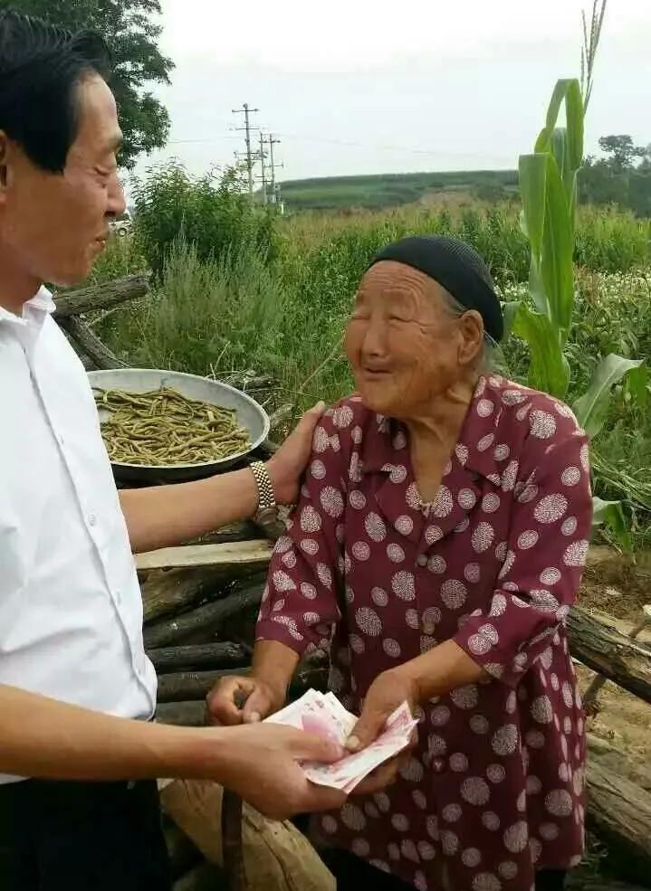 乐善好施被称为“福清哥”记陕西闽发房地产开发公司总经理唐孝标