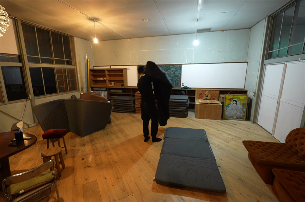 80后小伙回荒废十年的农村大学,80后小伙回荒废10年农村大学