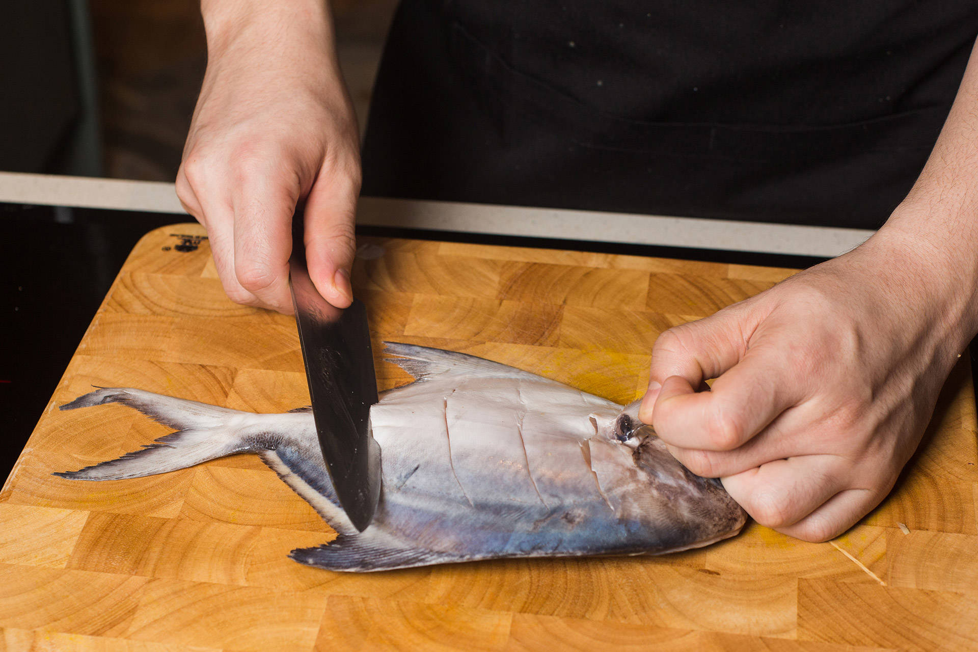 冰冻鲳鱼清蒸很腥,清蒸白鲳鱼怎么很硬很腥