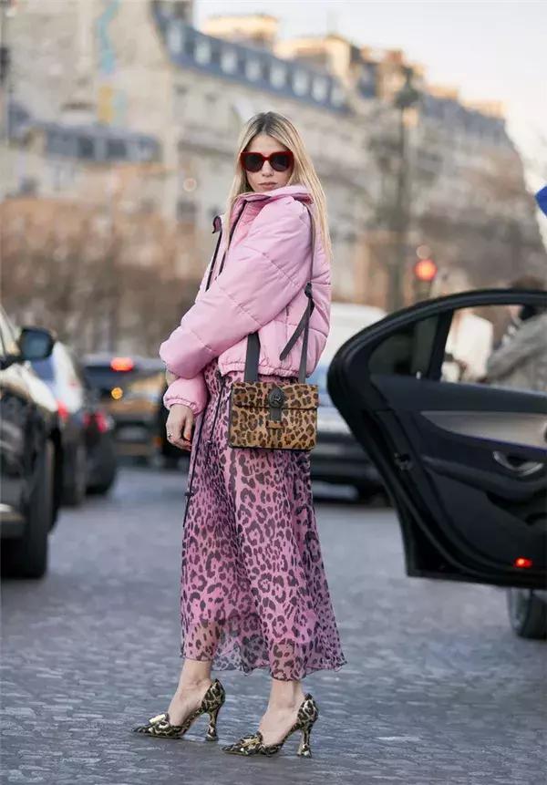 今日份博主穿搭风推荐简单且纯粹,各种类型都能驾驭的穿搭博主