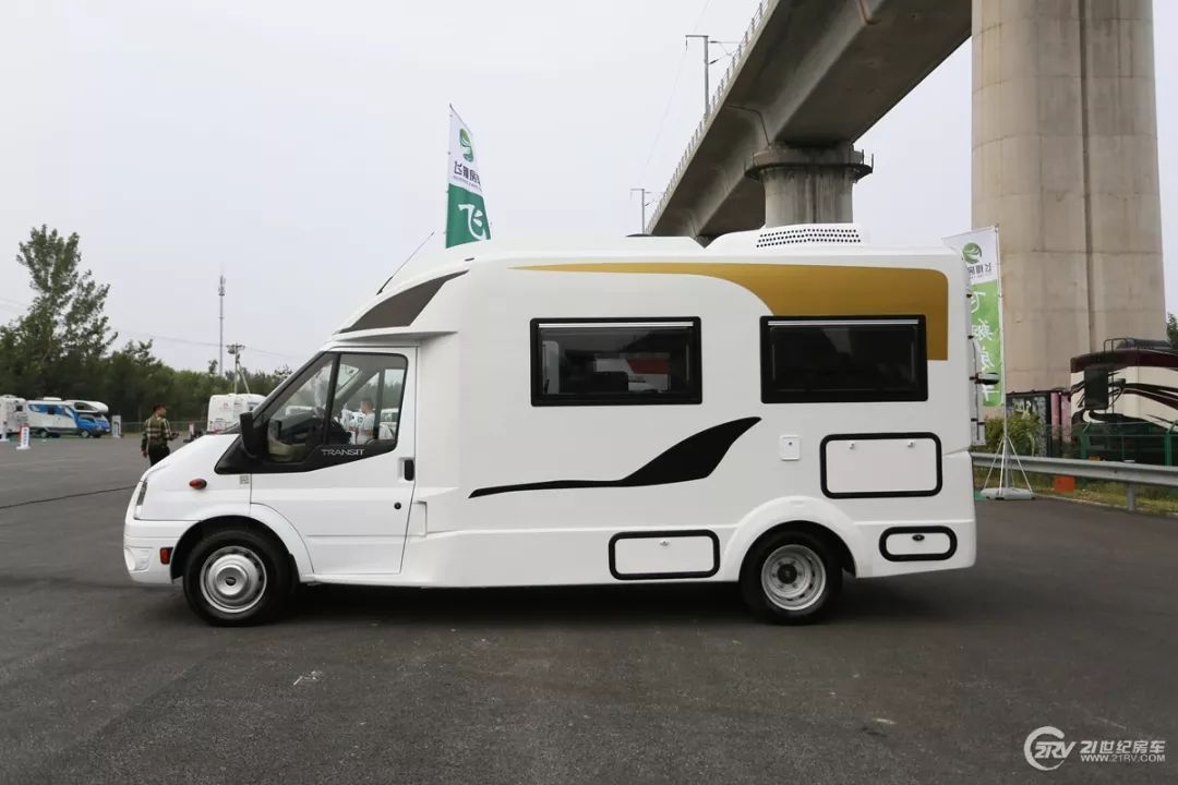 房车大全20-30万的小型c型房车,飞翔房车入门级b型房车价格