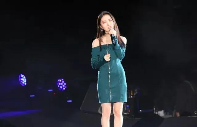 中国好声音2021张露馨pk曾溯恕,中国好声音2021曾朔硕盲选