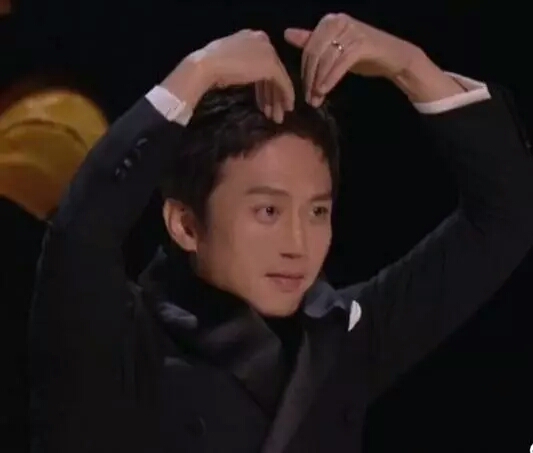 袁泉和陶虹颁奖视频,陶虹袁泉谁火了