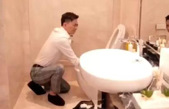 王自健为什么被家暴那么惨,王自健走出家暴完整视频