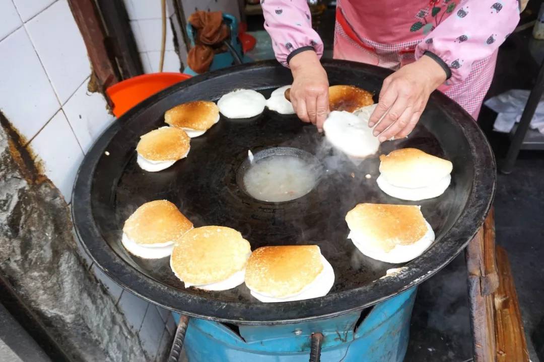 一天只卖4小时的米饭饼,去晚了可真吃不到!
