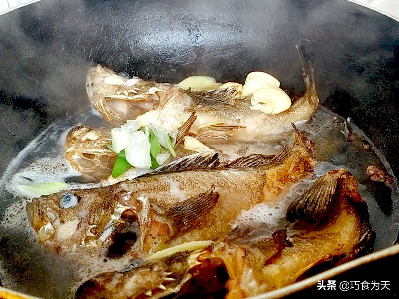 如何炖出的鱼酥软入味,怎么炖鱼不腥又好吃窍门