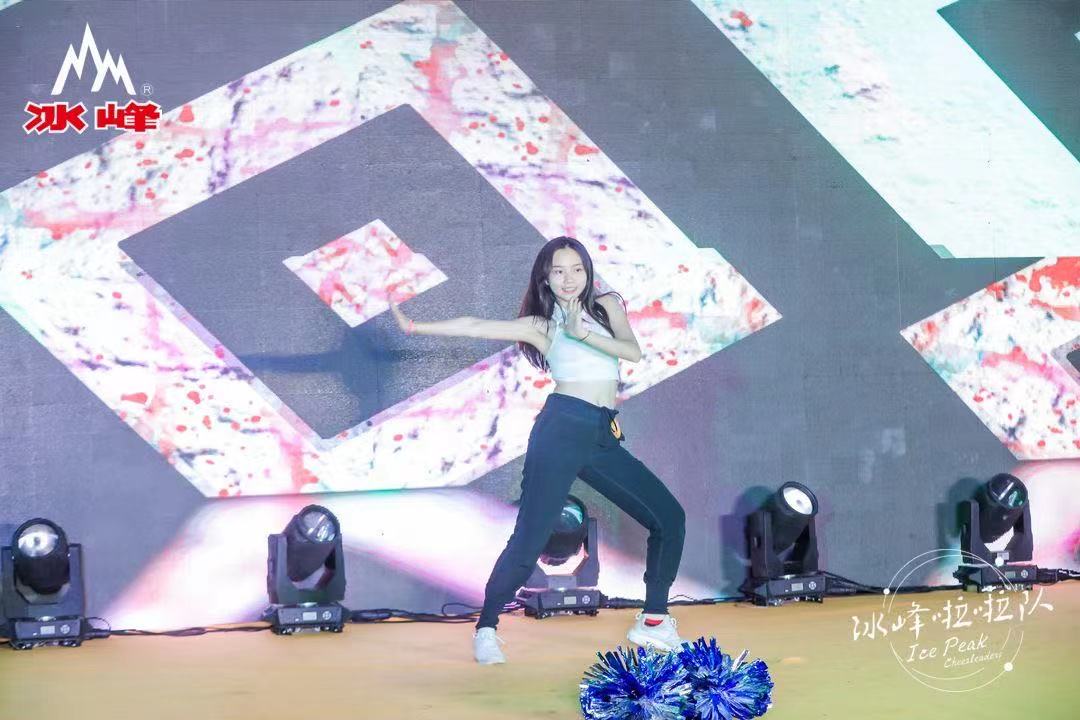 冰峰啦啦队助力十四运,冰峰汽水赞助球队