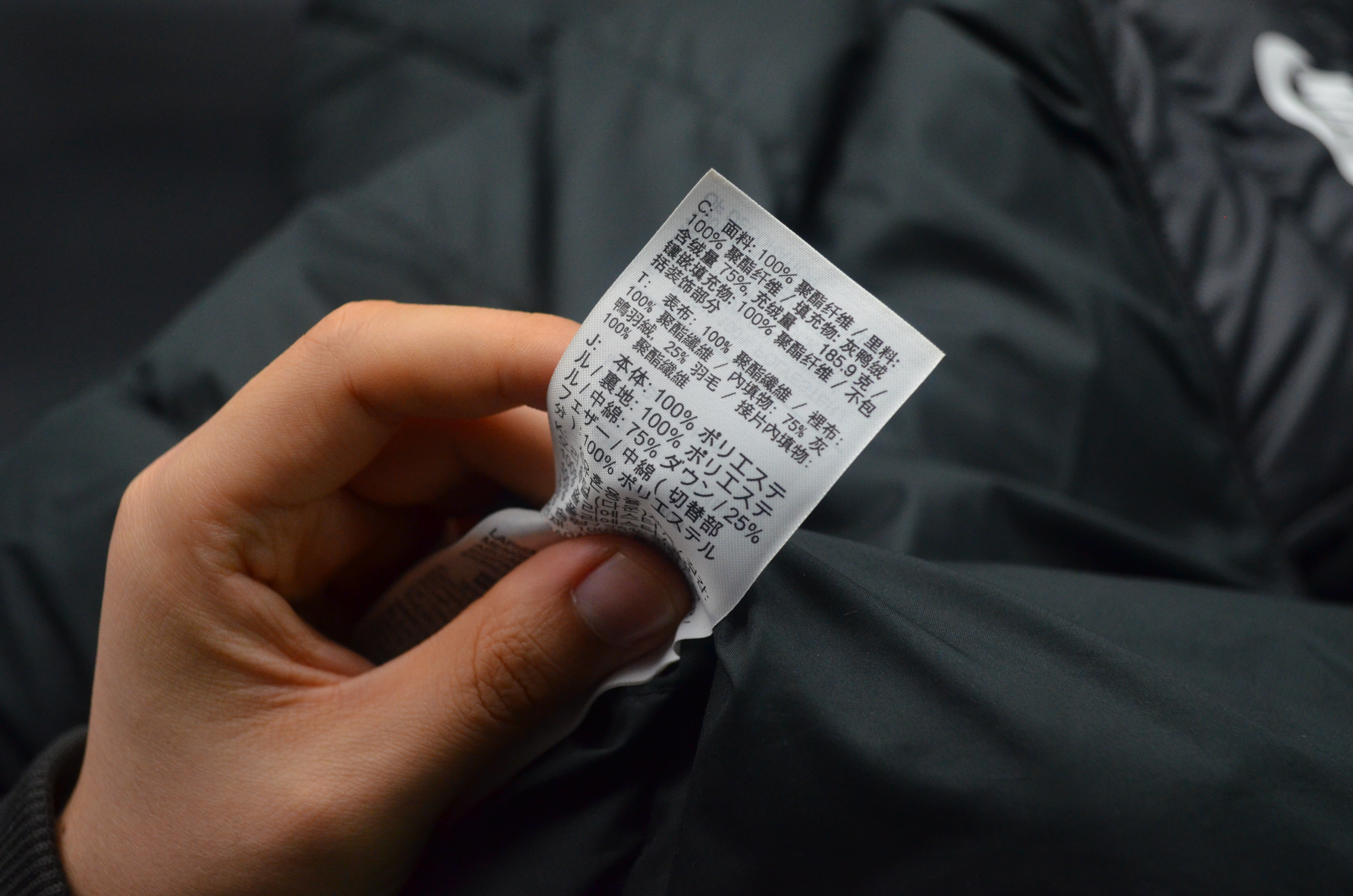 羽绒服怎么选才能既保暖又时髦,怎么挑选更保暖的羽绒服