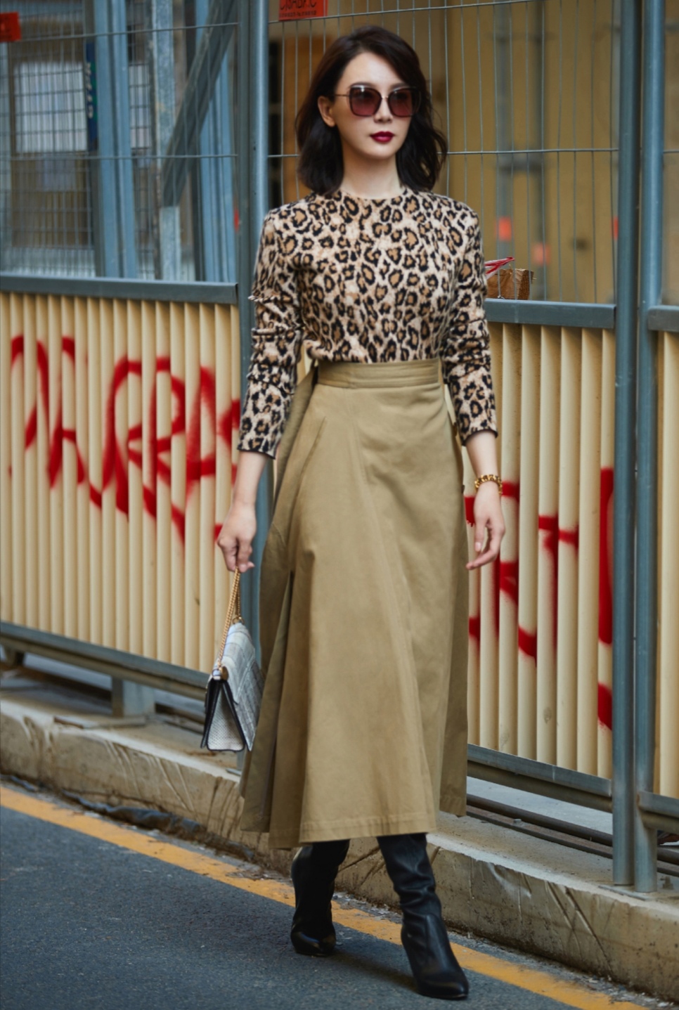 现在不流行露腿了抢着穿保命搭配,今年秋冬不露脚踝才是真时髦