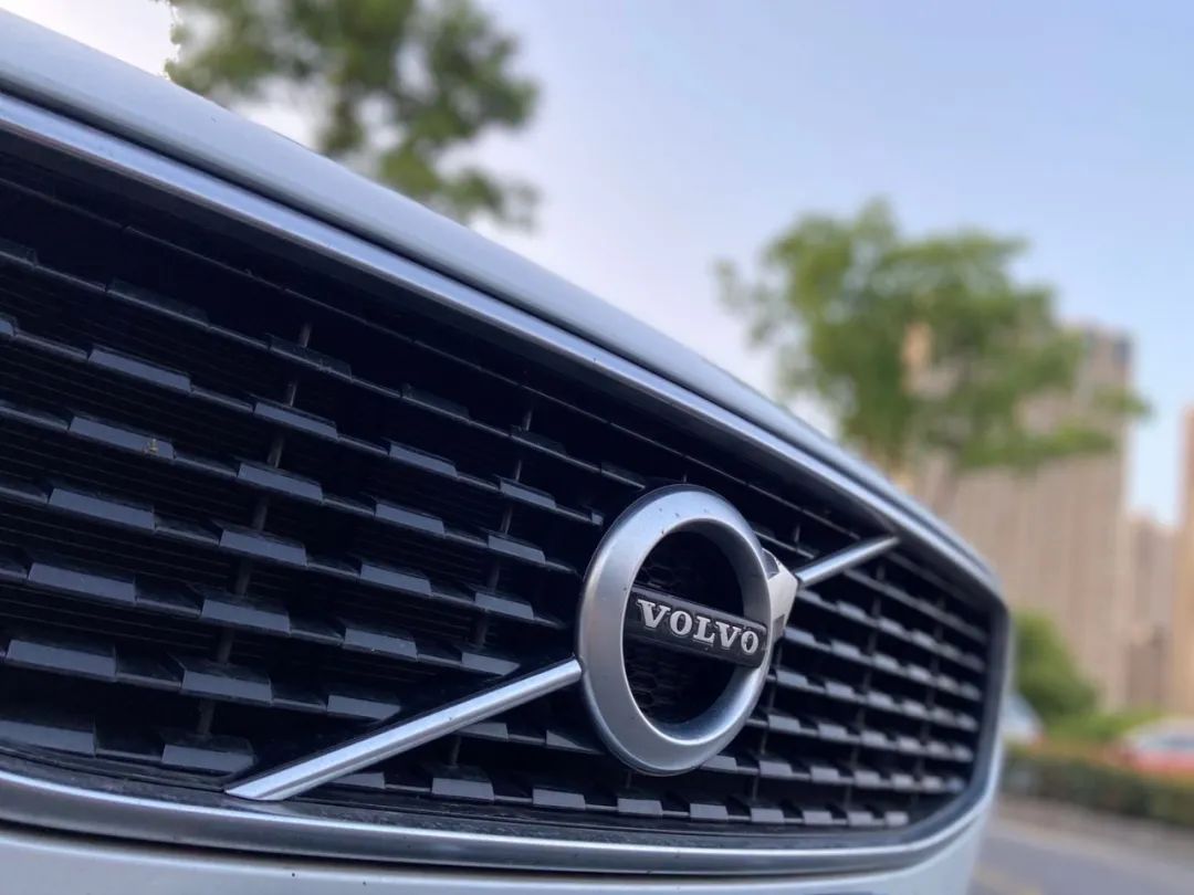 沃尔沃s90智逸豪华2022款使用说明,沃尔沃s90t8混动版2022款缺陷