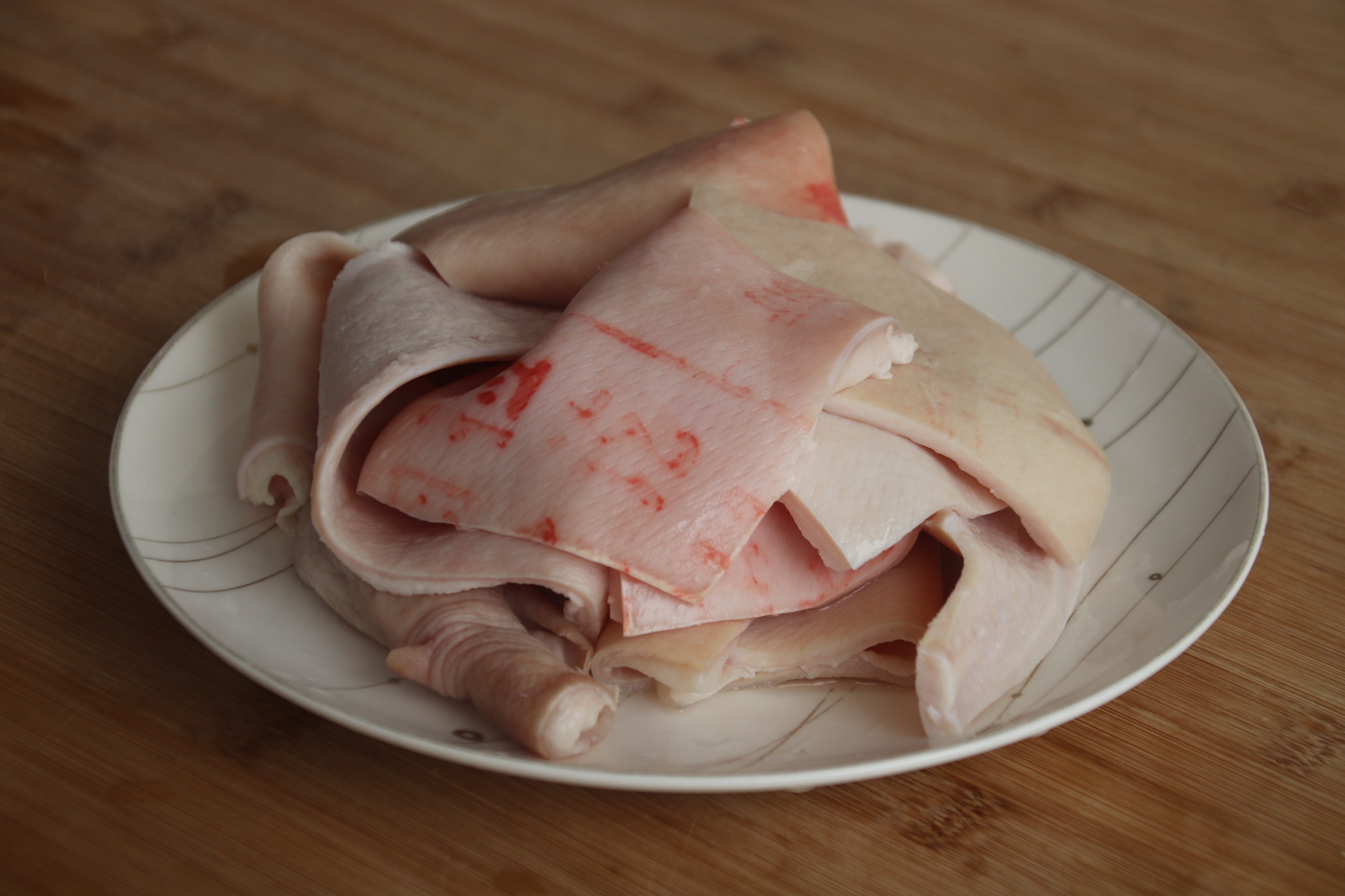 熬猪皮冻最后要收汁吗,熬猪皮冻开盖还是盖盖