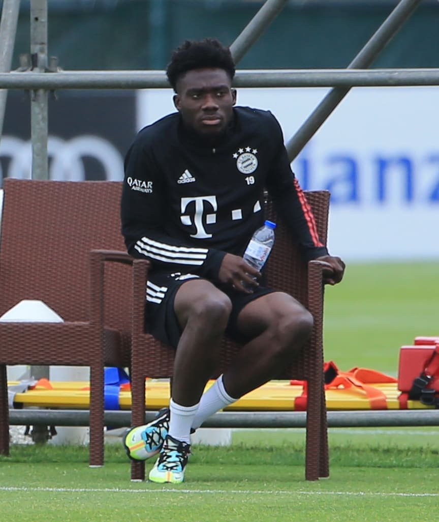 “足球捉妖记”！盘点各大球队少年天才之拜仁后卫：哔哔鸟戴维斯