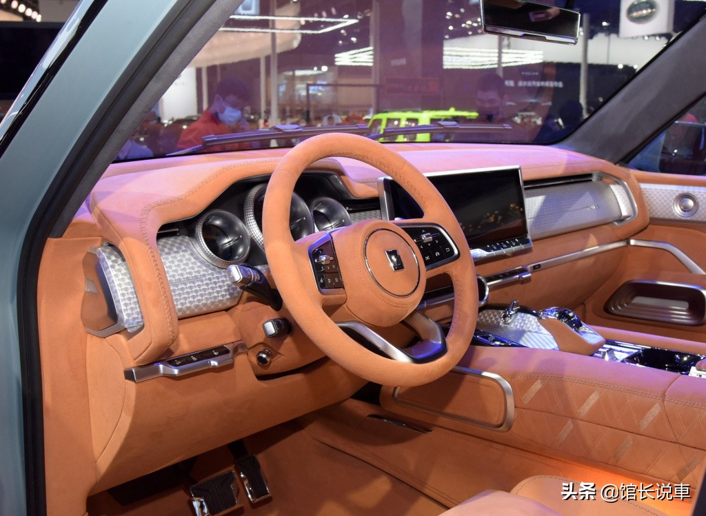 新款坦克700对比酷路泽,酷路泽v85.7和坦克700越野