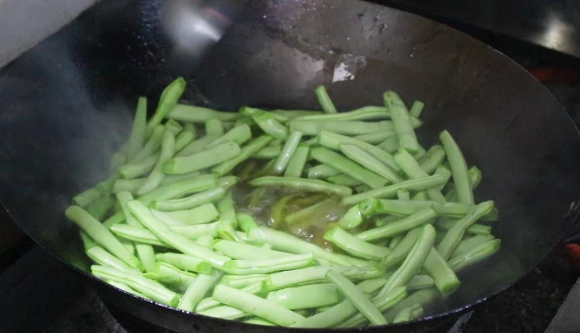 干煸四季豆的家常做法简单易学,干煸四季豆怎么做才好吃简单