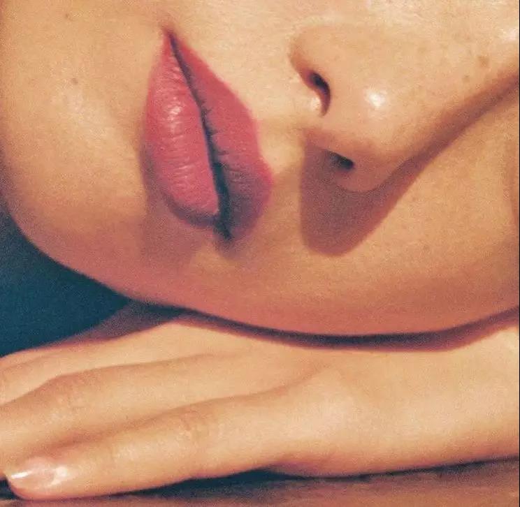 想要自然红唇选什么色号唇膏,秋冬推荐必备十款唇膏