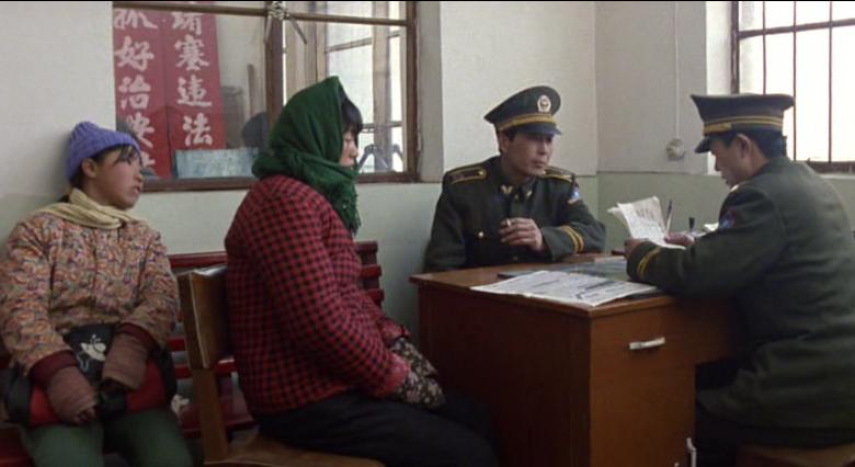 自毁形象,拿洗衣粉洗头,这样的巩俐,才能将村姑演的土得掉渣