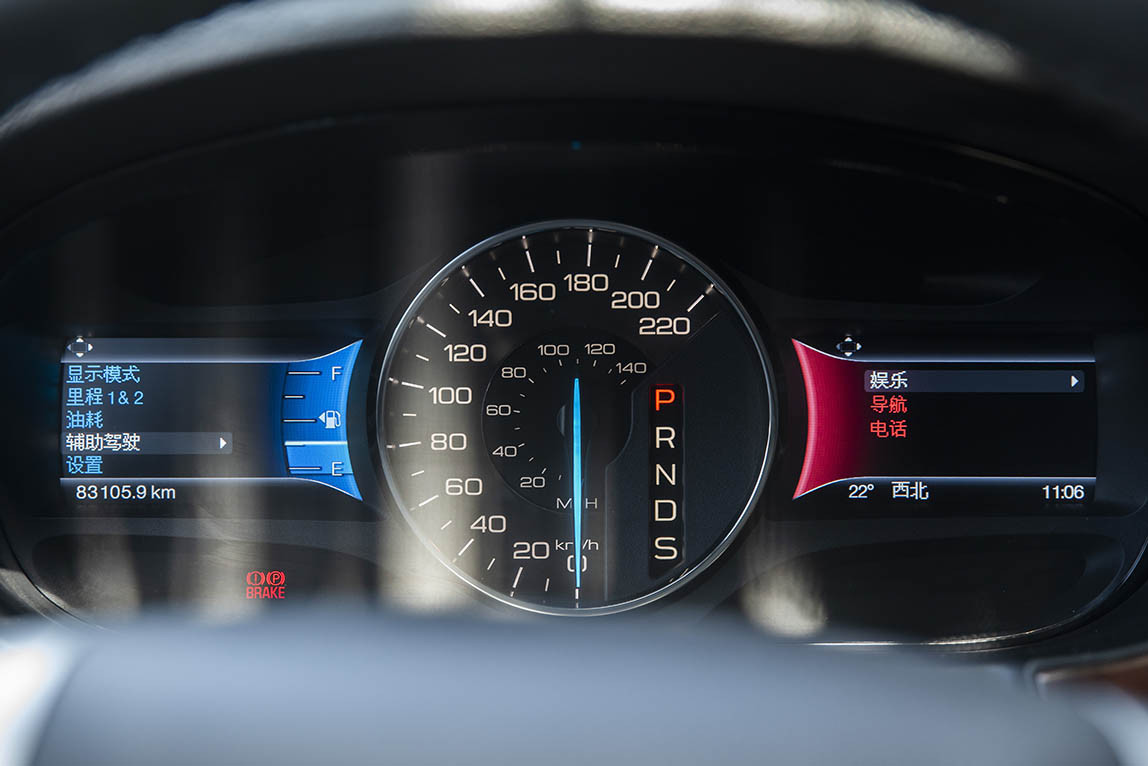 试驾福特新款福克斯视频,试驾老款福特福克斯两厢