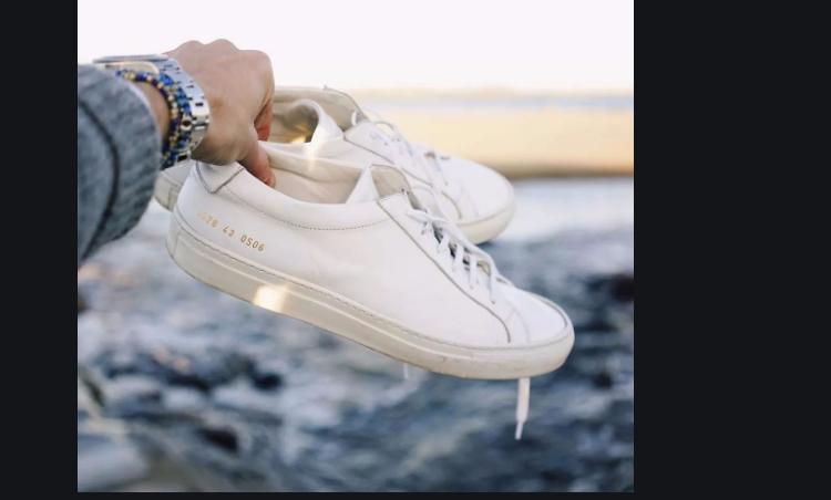 怎样清洗发黄的鞋子才洗得干净,帆布白色鞋子发黄怎么清洗